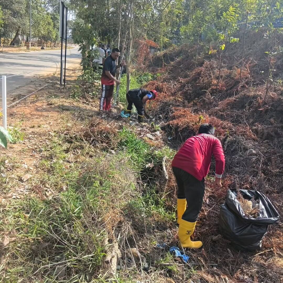 Dukung Program Asri Presiden, Bhatara Bersama NDP Gelar Gotong Royong