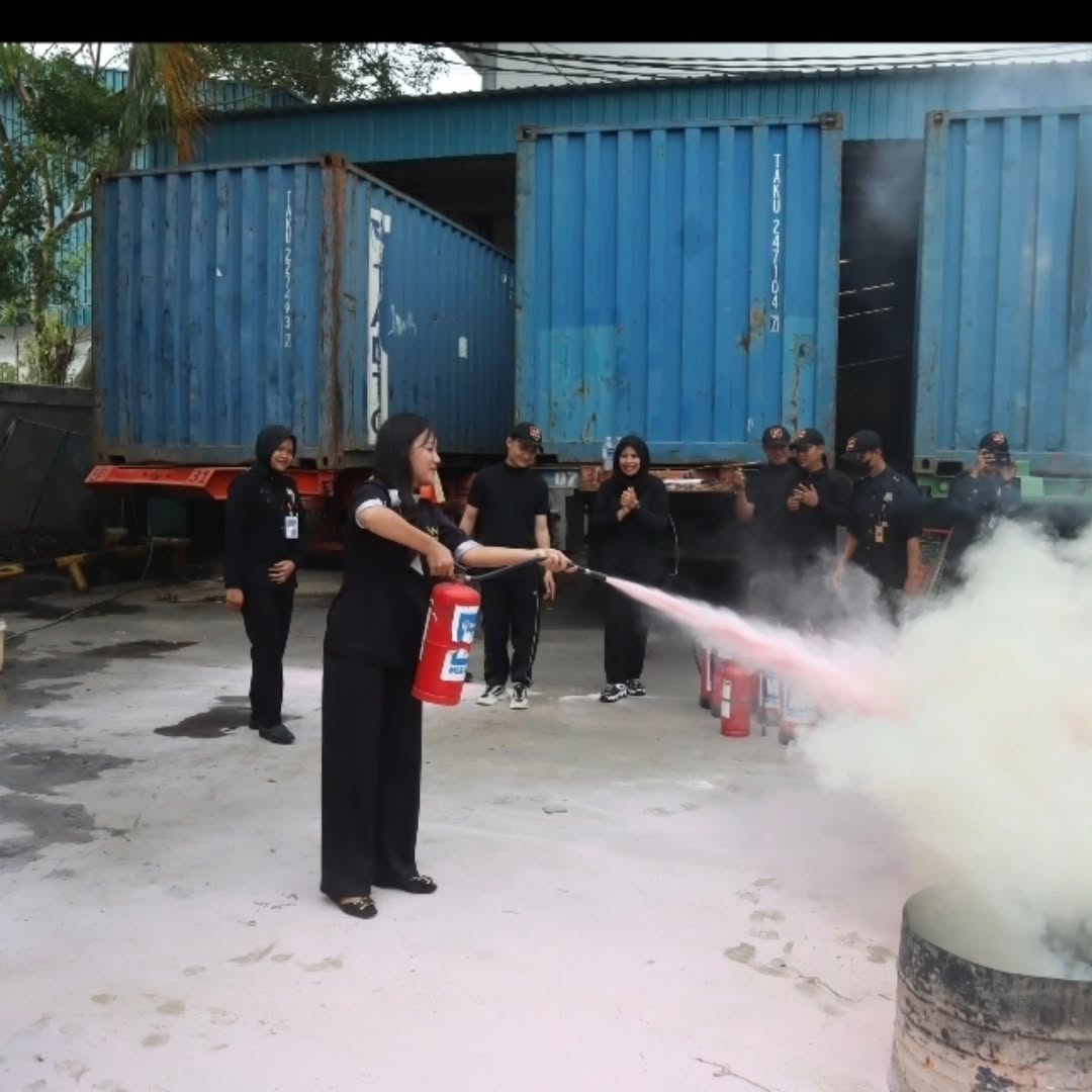 Tanggapi Kebutuhan Pelanggan, Bhatara Berikan Pelatihan Penanganan Kebakaran Di Wisco Gallery
